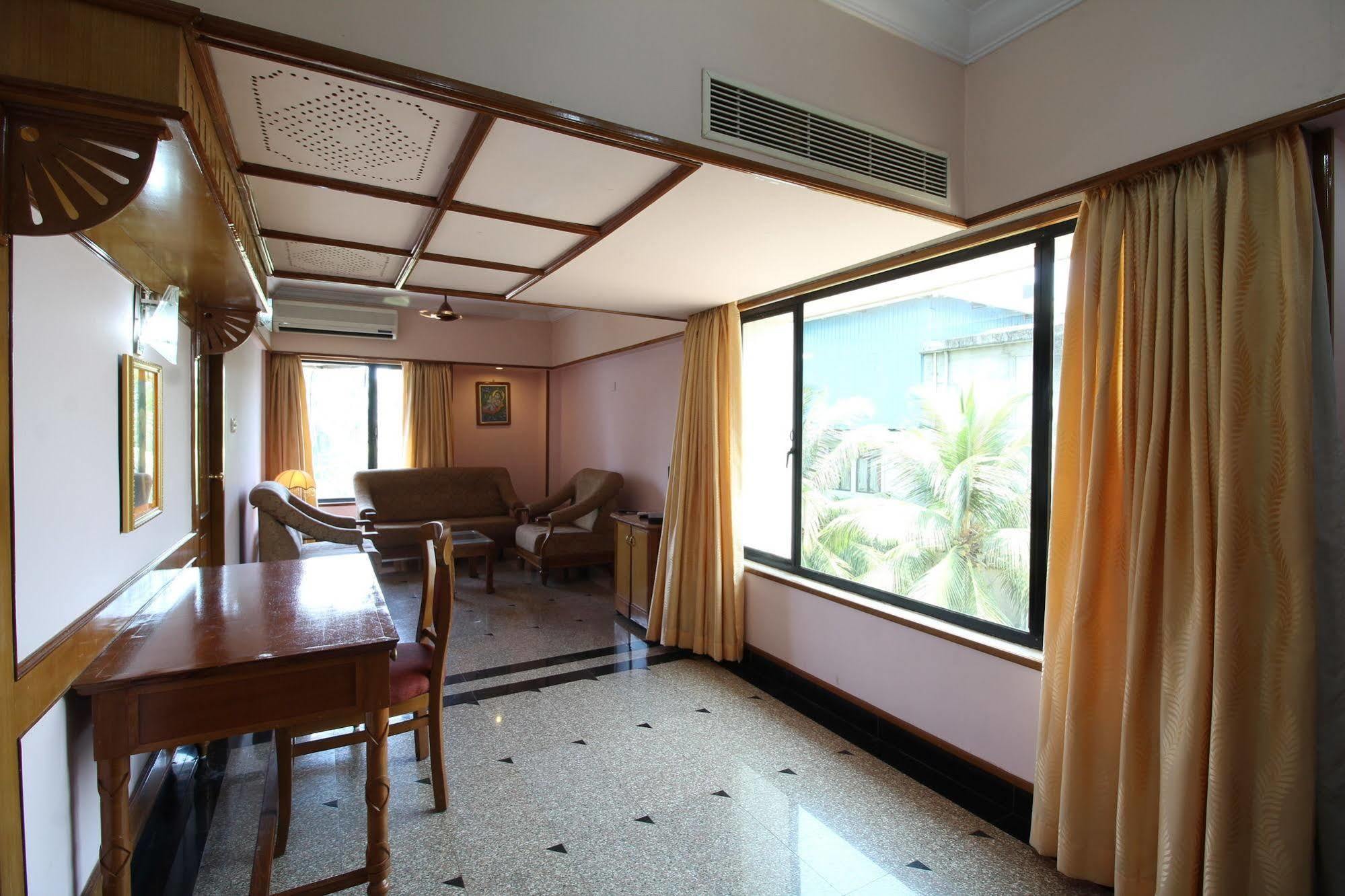 Mayura Residency Guruvayur Exterior photo